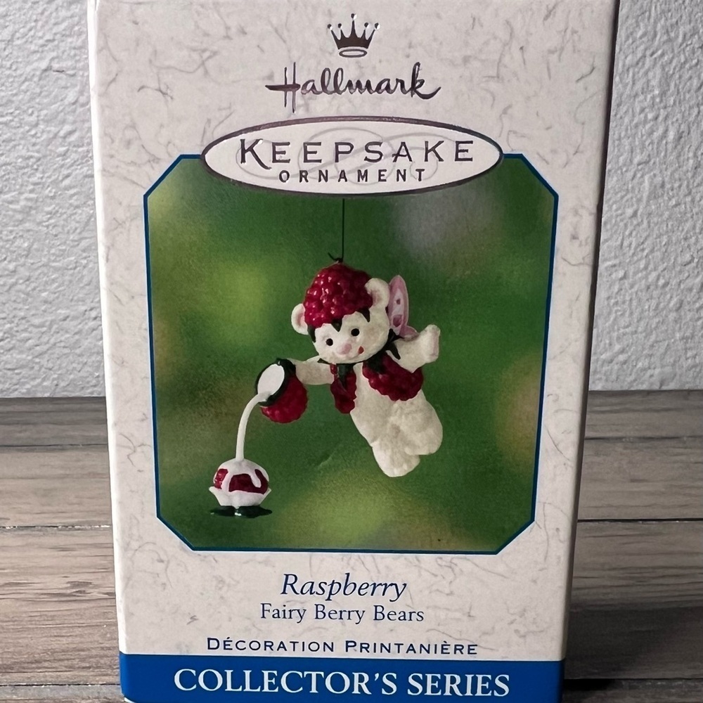 Hallmark 2001 NEW “Raspberry” Fairy Berry Bears 3rd series Springtime Ornament
